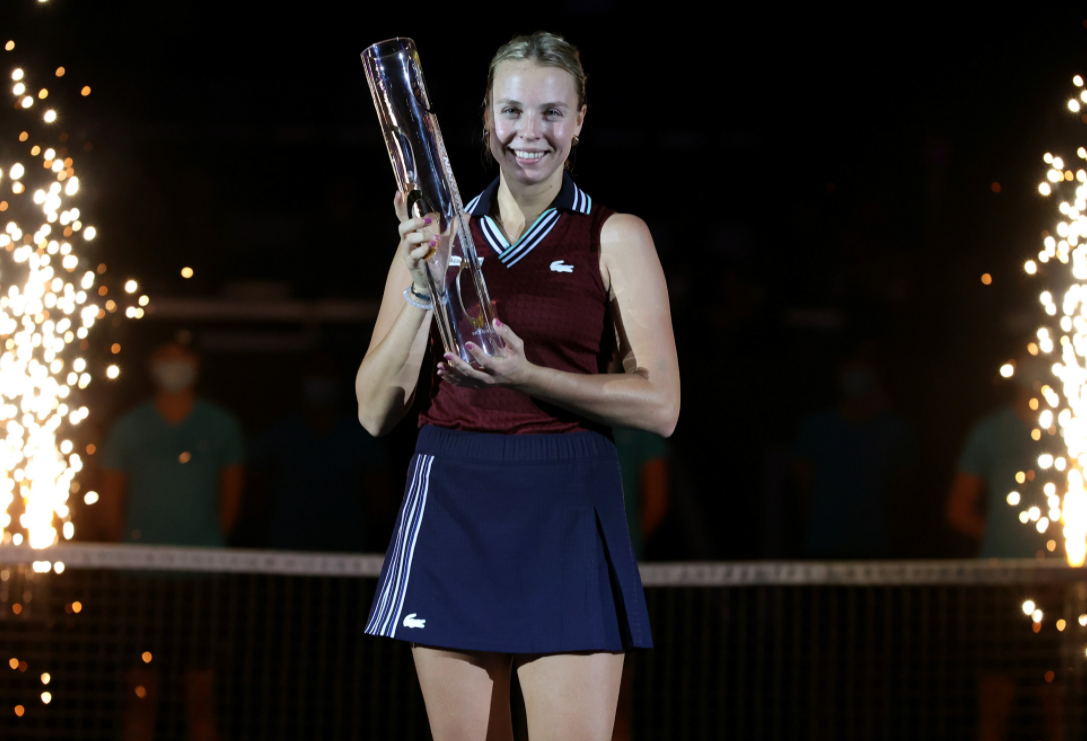 Anett Kontaveit conquista o WTA 500 de Ostrava