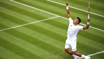 Thiago Monteiro cai na estreia em Wimbledon