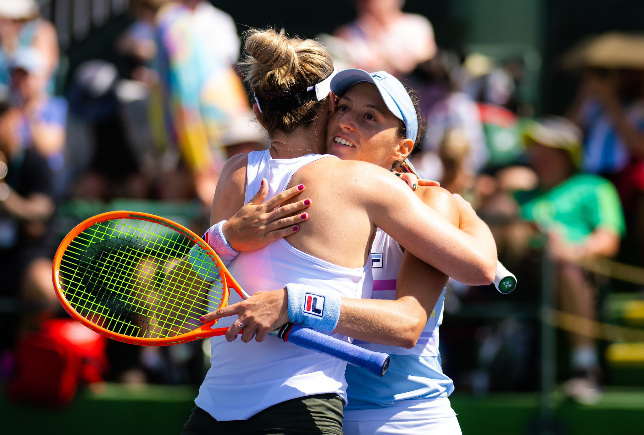 Luisa Stefani e Gabriela Dabrowski arrasam na estreia em Indian Wells